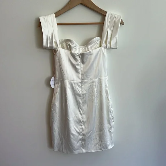 MORE TO COME Bella Off‎ Shoulder Dress in White dance bride bachelorette NWT - Picture 6 of 10